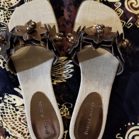 Etienne Aigner metallic bronze leather sandals - Picture 5 of 7